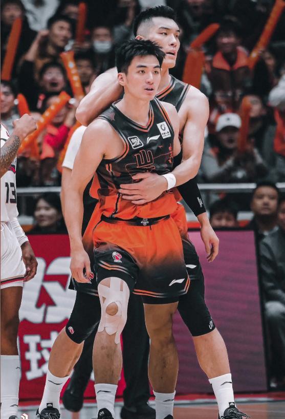 詹姆斯下家是哪?预测网站晒概率:骑士最有可能 勇热也有机会