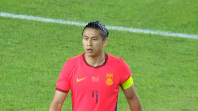标题:12亿欧元,27脚射门,被一个40岁门将逼到崩溃边缘
