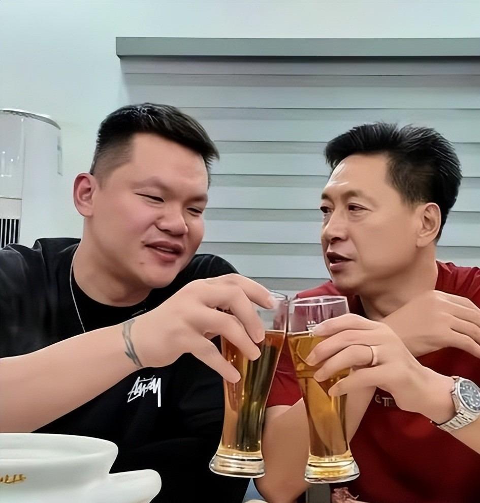 WTA赛事来了位AI“情绪搭子”:镭萌bibo探索情感陪伴机器人新场景